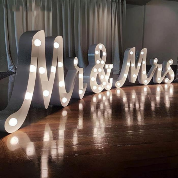 Location Grandes Lettres "Mr & Mrs" lumineux H1m20 -Nouvelle génération